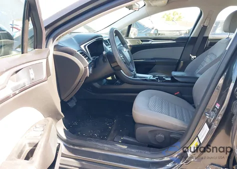 2016 Ford Fusion Hybrid S z USA, uszkodzony, nr VIN 3FA6P0UU0GR248090